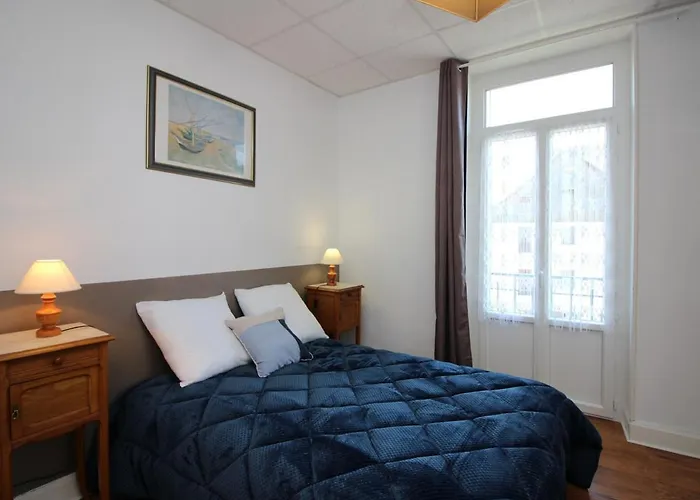 Lumineux T4, Proche Centre Et Thermes, - Fr-1-608-11 *